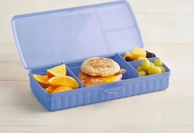 Produktbild von Tupperware-Lunchbag für Männer in einem pastellfarbenen Blauton.