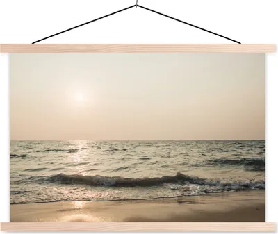 Produktbild von MuchoWow® Textilposter Sand - Meer - Strand 120x80 cm mit holzfarbenen Rahmen - Aufhängeset