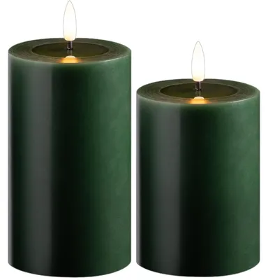 Produktbild von 2er Set Led Kerzen flackernde Flamme mit Echtwachspiegel grün 7,5cm ø 1x 12,5 cm, 1x10 cm Höhe, LED Kerzen mit Timerfunktion, 2 AA Batterien nötig, LED Echtwachs Stumpenkerzen warmweiß
