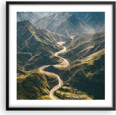 Produktbild von Gerahmtes Poster - Schwarzer Rahmen - Berge Weg Wald - 50x50 cm - Wand Bild - Wanddeko - Wandbilder - Kunstposter - Wandposter - Bilderrahmen - Bilder - Kunstdruck - Wanddekoration - P2BAC50x50-4700