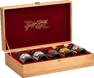 Produktbild von Giuseppe Giusti Balsamico Schatzkiste aus Holz (5 Sorten)