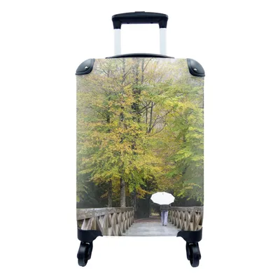 Produktbild von MuchoWow® Koffer Handgepäck Trolley Rollkoffer Kleine Reisekoffer mit 4 Rollen - Spaziergang auf der Brücke - Cabin Size < 55x40x23 cm & 55x40x20 cm - Fotokoffer - Kabinenkoffer - Boardgepäck - Reise-Box - Reisekoffer - Reisegepäck - Koffer mit Bild - Trolley für Kinder