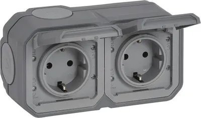 Image de Legrand PLEXO New prise de courant pour locaux humides, double avec couvercle rabattable, protection contre les contacts accidentels, précâblée, bornes à fiches, horizontale, IP44 gris, 069742L