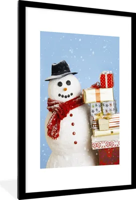 Produktbild von MuchoWow® Gerahmtes Poster Ein Schneemann mit Weihnachtsgeschenken 60x90 cm - Poster mit Schwarzem Bilderrahmen Wandposter Rahmen Foto Bilder - Dekoration - Wandposter Wohnzimmer - Hochwertig