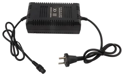 Obrázok produktu pre Nabíjačka batérie 36 V pre elektrický skúter – 3-pinový konektor (samec)
