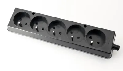 Produktbild von Tragbare Fünffachsteckdose 16A 2P+Z 250V schwarz GN-570