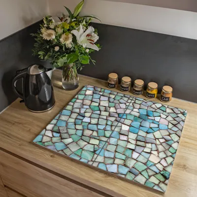 Produktbild von banjado Herdabdeckplatte zweiteilig je 30x52cm groß mit Gummi Abstandshalter, ESG Sicherheitsglas mit Motiv Mosaik Blau [HAP2 11541]