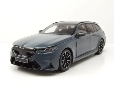 Produktbild von Minichamps 110023901 BMW M5 Touring Kombi 2024 grau metallic 1:18