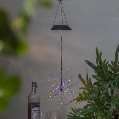 Produktbild von Star Trading 481-87 LED-Solar-"Firework Solar"hängend, schwarz, 90 bunte LED,ca. 26x50 cm, Solarpanel, Akku, outdoor, Vierfarb-Karton