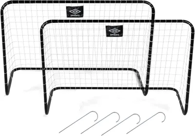 Zdjęcie produktu dla Bramka piłkarska Umbro 78 x 56 x 45 cm – zestaw 2 bramek – bramka piłkarska – łatwa do przechowywania – bramki piłkarskie do ogrodu dla dzieci – akcesoria do treningu piłki nożnej do użytku wewnątrz i na zewnątrz – tworzywo sztuczne – czarno-białe