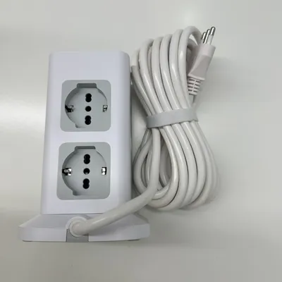 Zdjęcie produktu dla Listwa zasilająca z USB 20 W - Pionowa listwa zasilająca z 8 gniazdami IT o napięciu 16 A - 3680 W