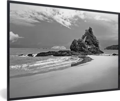Produktbild von MuchoWow® MuchoWow® Gerahmtes Poster Das Paradies am Strand von Costa Rica in Schwarz und Weiß 30x20 cm - Poster mit zchwarzem Bilderrahmen - Kunstdruck - Bild-Poster
