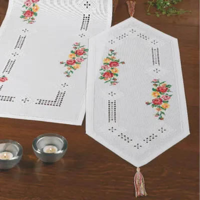 Zdjęcie produktu dla Permin liczony zestaw do Hardanger "Hardanger z różami", 30x82cm, 63-7872