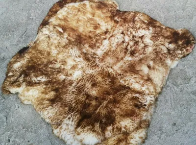 Zdjęcie produktu dla XXL dywanik z owczej skóry dwa szyte gigantyczne kożuchy do ok. 110 x 110 cm brązowy podpalany