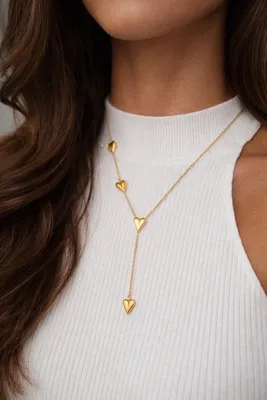 Produktbild von Lundholm Halskette Damen Vergoldet my Elora – Edelstahl Gold Plattiert – Herzchen Anhänger 42 cm – Wasserfest Jewellery Herz
