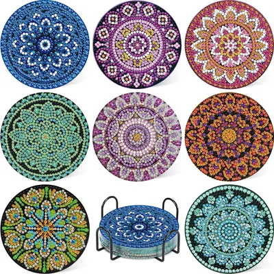 Obrázok produktu pre Podložky pod poháre s motívom mandaly, určené na tvorbu obrazov technikou "diamond painting". Súčasťou balenia je 8 podložiek a držiak