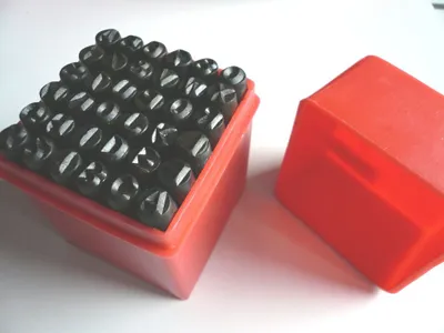 Produktbild von Schlagzahlen 0-9 und Schlagbuchstaben A-Z Grösse 5mm