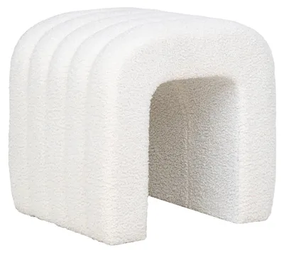 Produktbild von Pouf Colma aus weißem Bouclé, gewölbte Form 42x41x36 cm