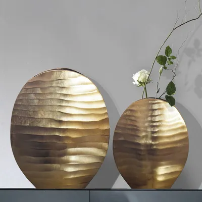 Image de WOHNLING Décoration Vase Lot de 2 vases en aluminium doré Motif ondulé Moderne Vase décoratif Rond 2 pièces pour fleurs Vase de table en aluminium Décoration d'intérieur Décoration de table en métal