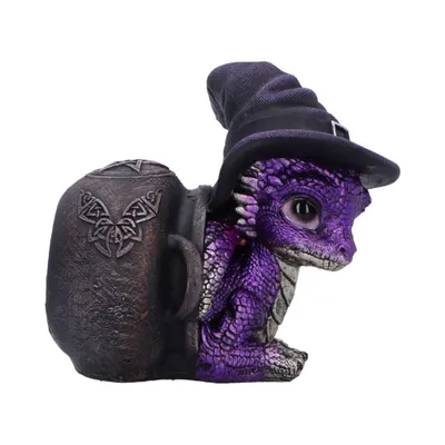 Dieses Bild zeigt eine bezaubernde kleine Drachenfigur, die aus einem Topf oder Kessel lugt.