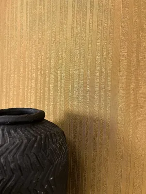 Produktbild von NEWROOM Tapete Zabrina Gold Vliestapete - Glamour Streifen Glanz  Germany