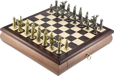 Produktbild von Elegantes mittelalterliches Schachset mit 32 cm Holzbrett – Luxusausgabe