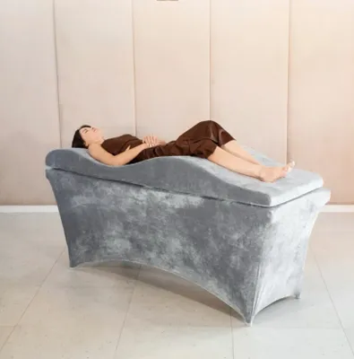 Produktbild von Wellen-Matratze (curved lash bed topper) mit Memory-Schaum und velours Bezug | Für Wimpernverlängerung, PMU & Kosmetikbehandlungen | 190x70 light-grey