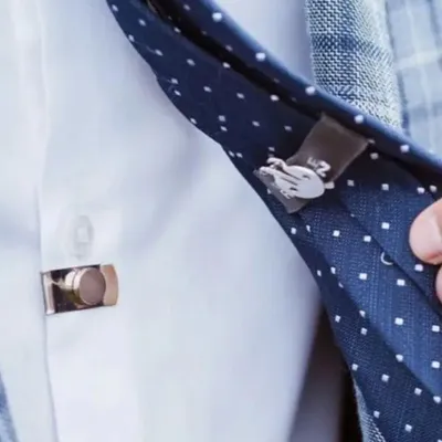Produktbild von Edle Magnet-Krawattenklammer aus Edelstahl mit automatischem Verschluss