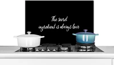 Produktbild von KitchenYeah®  Spritzschutz Küche - Küchenrückwand - Wandschutz für Herd und Spüle - Zitate - Liebe - Kochen - Die geheime Zutat ist immer die Liebe - Sprichwörter 60x40 - Alu-Dibond (Alternative zum S