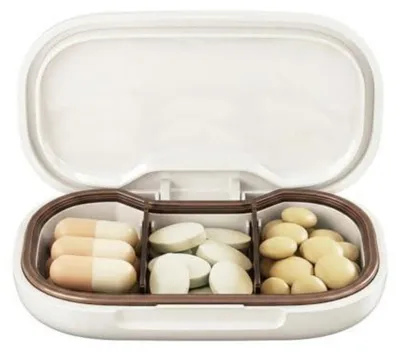 Zdjęcie produktu dla Mini pojemnik na tabletki, 3 przegródki, biały | Przenośne pudełko na leki do użytku w podróży