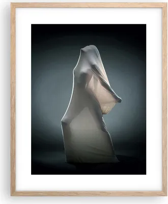 Produktbild von Gerahmtes Poster - Rahmen in heller Eiche - Künstlerisch Frau Kampf - 40x50 cm - Wand Bild - Wanddeko - Wandbilder - Wandposter - Bilderrahmen - Bilder - Kunstdruck - Wandbild - P2NPA40x50-4167