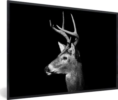 Produktbild von MuchoWow® Gerahmtes Poster Hirsch - Porträt - Schwarz und weiß 60x40 cm - Poster mit Schwarzem Bilderrahmen Wandposter Rahmen Foto Bilder - Printing - Wanddeko Schlafzimmer