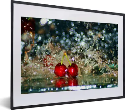 Produktbild von MuchoWow® MuchoWow® Gerahmtes Poster Wasser - Kirsche - Obst 40x30 cm - Poster mit zchwarzem Bilderrahmen - Bilderrahmen - Poster im Rahmen