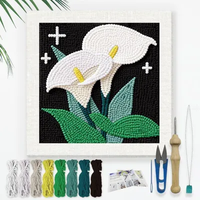 Obrázok produktu pre Sada na vyšívanie ihlou "punch needle" s motívom kaly, rozmer 24x24 cm, vhodná pre začiatočníkov. Obsahuje: materiál na vyšívanie, ihlu, niť a návod