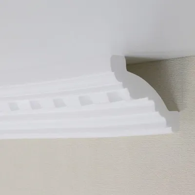 Produktbild von PROVISTON | Stuckleiste | Polystyrol | 61 x 80 x 2000 mm | Weiß | Deckenleiste | Überstreichbar | Einfache Montage | Hochwertig | Stabil und Leicht | 2 Meter