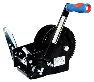 Imagen del producto de Torno manual con una capacidad de elevación de 1870 kg, construcción robusta con sistema de engranajes, diseñado para uso en exteriores