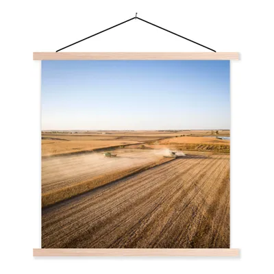 Produktbild von MuchoWow® Textilposter Feld - Bauernhof - Traktor - Landwirt - Landleben 120x120 cm mit holzfarbenen Rahmen - Textil-Poster