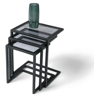 Productafbeelding van Bijzettafels met een metalen frame en een tafelblad van gehard rookglas