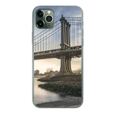Produktbild von MuchoWow® Handyhülle Schutzhülle Hülle für iPhone 11 Pro Max New York - Fluss - Brücke Silikon Softcase Handy Hülle - Schutz
