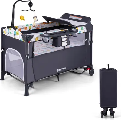 Produktbild von COSTWAY Detská postieľka 5 v 1 s prebaľovacím pultom, 2-úrovňová detská cestovná postieľka s 3 hračkami a hudobným boxom a úložnou taškou, 4-úrovňová nastaviteľná postieľka pre dieťa s kolieskami a prepravnou taškou (sivá)