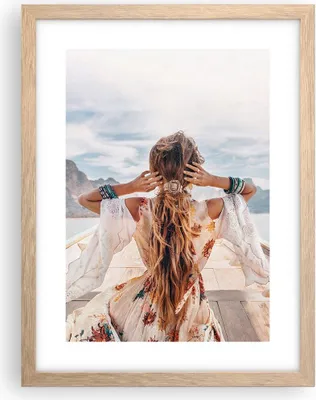 Produktbild von Gerahmtes Poster - Rahmen in heller Eiche - Frau Boot Rücken - 30x40 cm - Wand Bild - Wanddeko - Wandbilder - Kunstposter - Wandposter - Bilderrahmen - Bilder - Kunstdruck - P2NPA30x40-5059