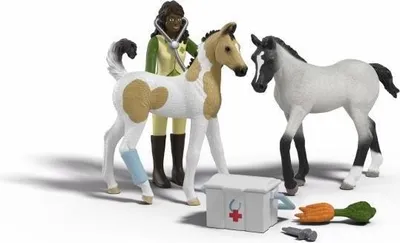Produktbild von Figurine Tierpflege für Babytiere, Schleich 42777, Horse Club, mit Tierarzt Zubehör, Marwari Fohlen und Paint Horse Fohlen inklusive