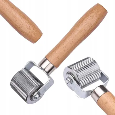 Obrázek produktu pro Rosfix Dřevěný Váleček 40 mm s Kuličkovým Ložiskem – Ergonomická Rukojeť, Přesnost | Pro Opravy Pneumatik, Záplatování Duší, Asfaltové Práce