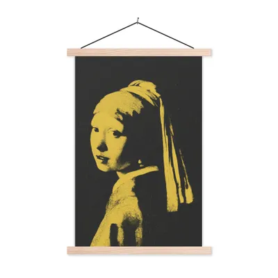 Produktbild von MuchoWow® Textilposter Mädchen mit einem Perlenohrring - Johannes Vermeer - Gelb 60x90 cm mit holzfarbenen Rahmen - Textil