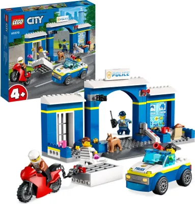 Zdjęcie produktu dla LEGO 60370 City Zestaw Posterunek Policji - Pościg z Radiowozem i Motorem, Ucieczka z Więzienia, 4 Minifigurki i Figurka Psa, Zabawki dla dzieci od 4 lat