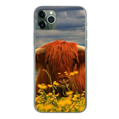 Produktbild von MuchoWow® Handyhülle Schutzhülle Hülle für iPhone 11 Pro Max Schottischer Highlander - Tiere - Blumen Silikon Softcase Handy Hülle - Schutz