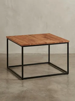 Produktbild von Couchtisch Industrial, Akazienholz & Eisengestell, Handgefertigt. 60x60x41 cm | Kadima Design