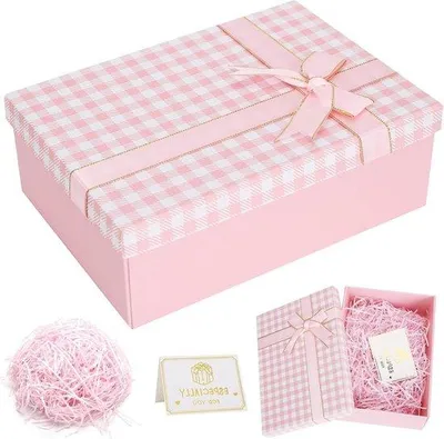 Zdjęcie produktu dla Różowy zestaw upominkowy w kratkę z kokardką i kartką (25 x 18 x 8,5 cm)