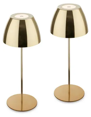 Produktbild von 2er Set Akku Tischlampen: Die eleganten Leuchten in Goldfarbe fügen sich vielseitig in unterschiedliche Umgebungen ein und sind mit einer Höhe von jeweils 36cm kompakt auf Tisch, Sideboard oder Terrasse einsetzbar. Warmweißes Licht und stuf