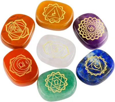 Produktbild von Set mit 7 Chakra-Edelsteinen und gravierten Chakrasymbolen zur Dekoration, Meditation und als Taschensteine